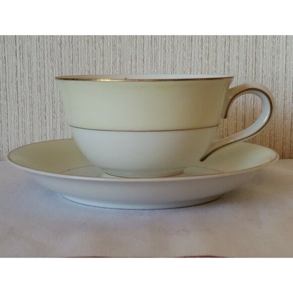 Fuji Teacup and Saucer Rosette Bone China Hand Painted Gold Trim Vintage Japan - Picture 9 of 10